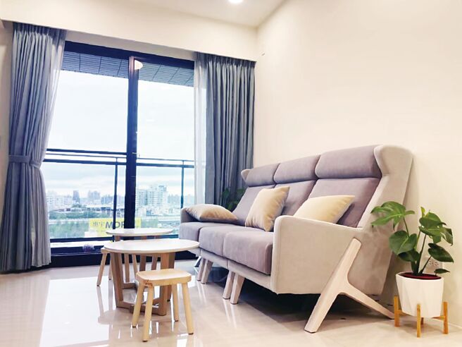 坐又銘手工沙發採客製化量身訂製，純手工工藝製作，即使久坐也不減其舒適性。圖／業者提供