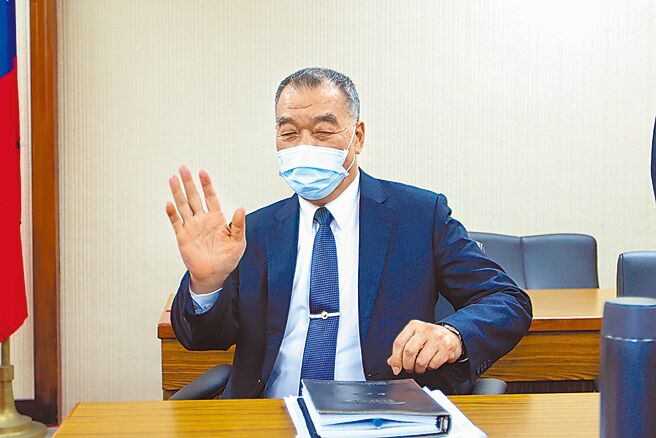 國防部長邱國正昨強調，期望役期延長政策能在12月底前公告。（陳信翰攝）