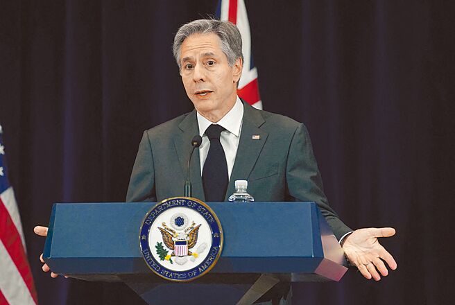 美国务卿布林肯反驳参议员霍利「台湾比乌克兰重要」说法，强调美方对乌克兰坚定支持，反而有助台海和平与稳定。（路透）