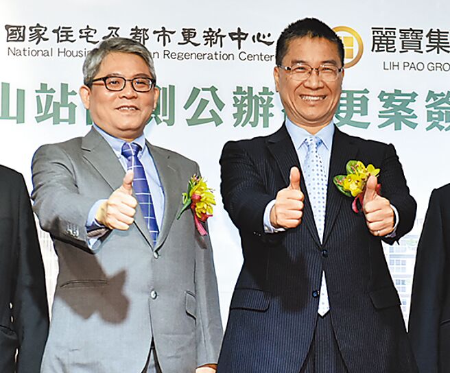 內政部長徐國勇（右）因個人健康因素請辭，蘇揆指定由政次花敬群（左）代理部長。（本報資料照片）