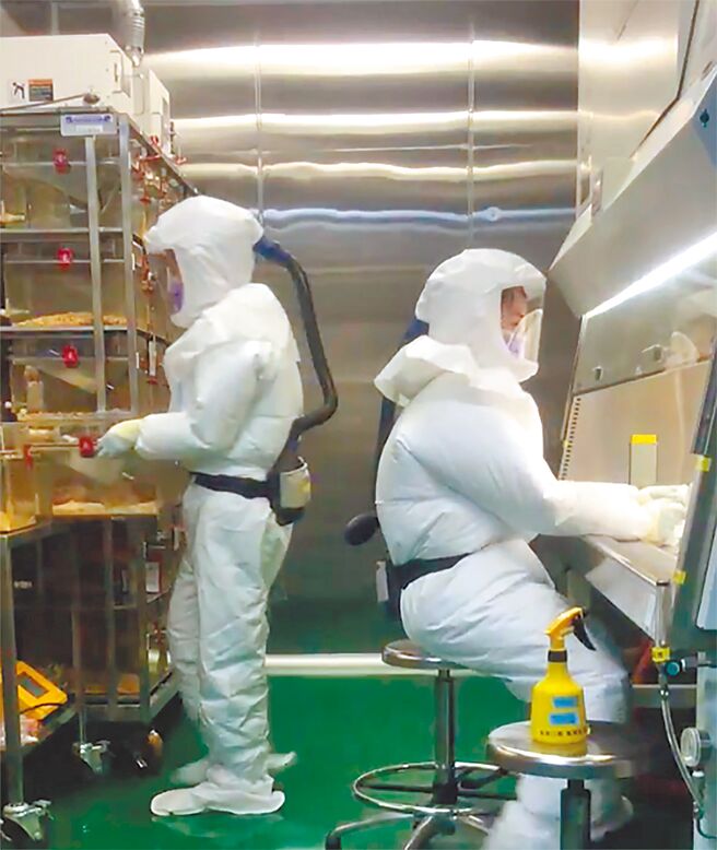 中研院表示，对于P3实验室重启，决定在法规、人员及设备到位后才重启，最快也是明年3月后。（国卫院提供）