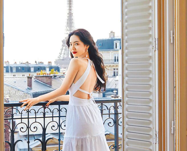 曾之乔巴黎拍广告展现不一样的风情。（华研国际提供）