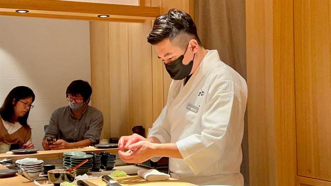 超人氣無菜單料理「初魚」12月初正式進駐漢神百貨，採取全預約制。（柯宗緯攝）