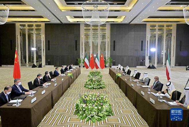 习近平会见科威特王储米沙勒开辟两国战略关系新前景。（新华社）