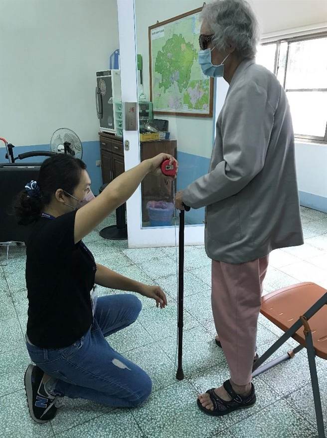 嘉义县政府办理辅具服务。（嘉义县政府提供／廖素慧嘉县传真）