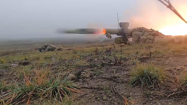 中部军区（CMD）特战人员（SSO）学习不同类型的武器：反坦克飞弹系统、自动和榴弹机枪、机枪，以落实战场上的「互换性」。（俄罗斯国防部）