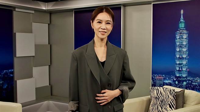 谢盈萱表示金马奖颁奖典礼开场表演结束，立刻回后台激动落泪。（台视提供）