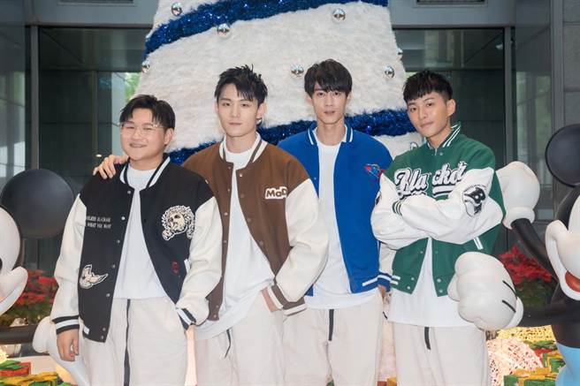 「机智男孩IT BOYZ」左起郑丰毅、陈彦廷、黄柏峰、锺岳轩。（TVBS提供）