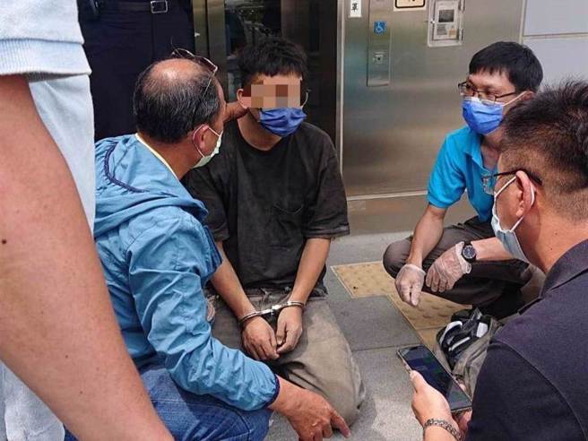 何姓男子不满37岁的吴姓男子出现在前妻姚女家中，情绪失控下，持刀狂桶131刀、还用绳索将他吊挂勒毙。（本报资料照片）