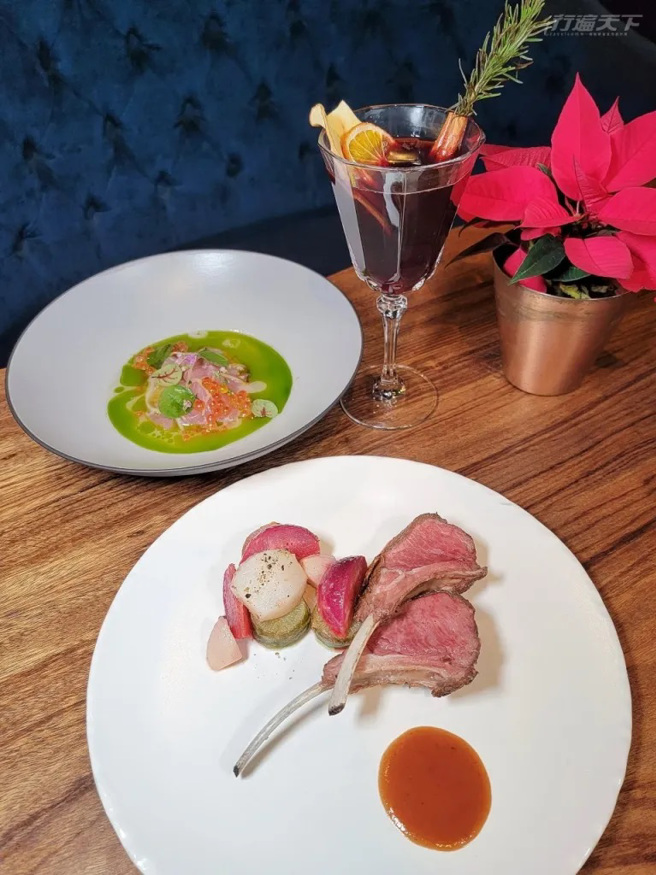 INGE’S聖誕套餐限定 /7,700元/雙人份，冬季限定熱調酒MULLED WINE /450元。聖誕套餐限定含4道前菜、主菜2選1、甜點，前菜「鮭魚卵/鰤魚/青蘋果汁」；主菜「紐西蘭羊排/溫根莖沙拉/波特酒醬汁」。INGE'S特調香料紅酒以紅酒、干邑白蘭地、蜂蜜、萊姆、肉桂調製！（圖/ 行遍天下）
