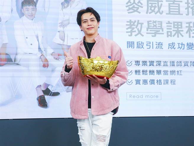 鲶鱼哥日前踏入直播界，第一次播1小时就帮厂商卖出6万元业绩。（粘耿豪摄）