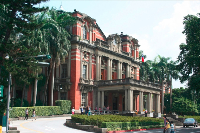 台大医院表示，近日接到民眾提供收到的信件，内容写着只要一年花3万元就可以跟台大医院经营关系。（图／翻摄台大医院脸书）