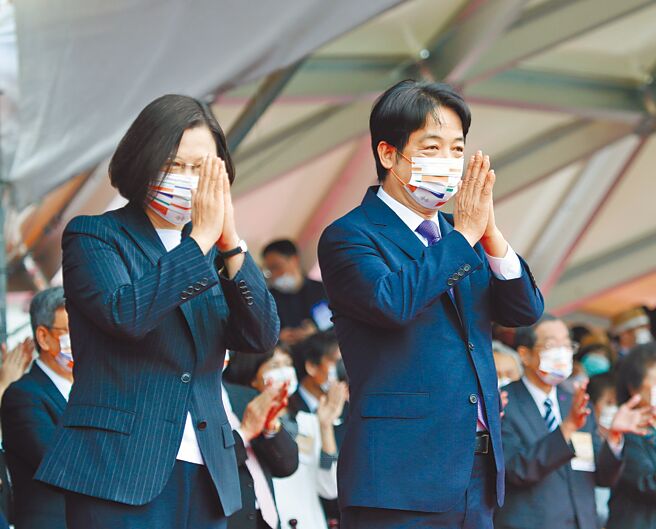 民进党惨败后，究竟由谁来担任党主席，确诊隔离中的副总统赖清德（右）昨表态，党内多数立委都持正面看法。（本报资料照片）