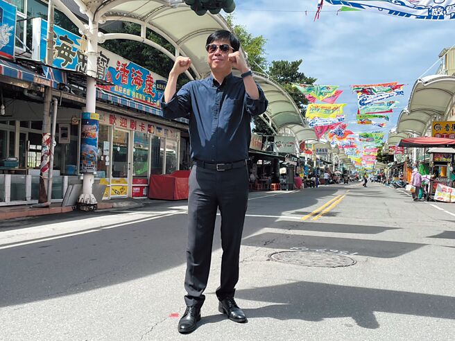 高雄市长陈其迈顺利连任，并代理民进党主席，他强调「不会因为党务而影响到市政」。（洪浩轩摄）