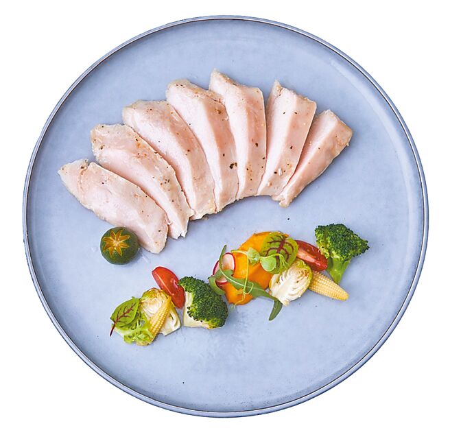 虾皮购物「12.12狂欢生日庆」在12日当天推出野人舒食舒肥鸡胸肉下杀，原价119元，优惠价1元。（虾皮购物提供）