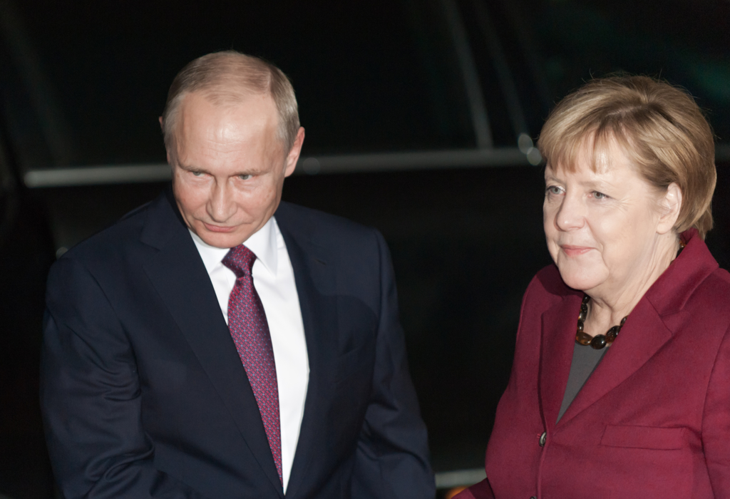 2016年10月19日，俄罗斯总统普丁拜访时任德国总理梅克尔资料照。（Shutter Stock）(photo:ChinaTimes)