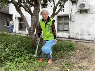 竹市年度績優環保志工表揚 98歲嬤7年全勤獲獎
