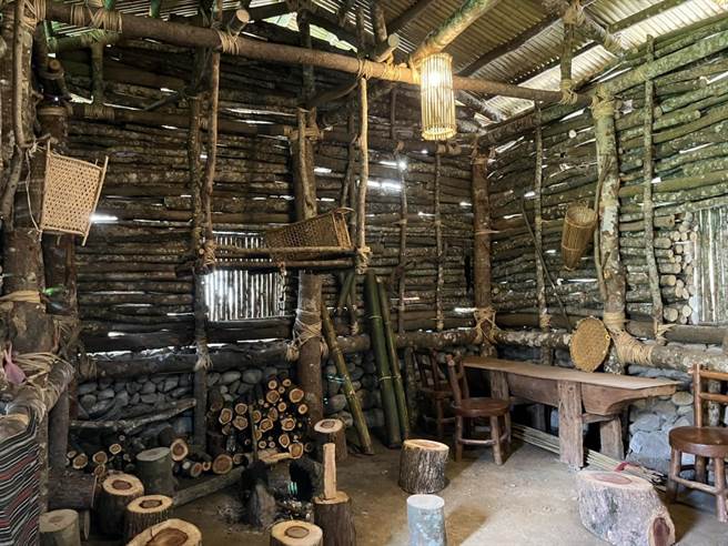 传统古屋内部不见任何铁钉，均以传统绑藤方式建筑。（东势林管处提供）