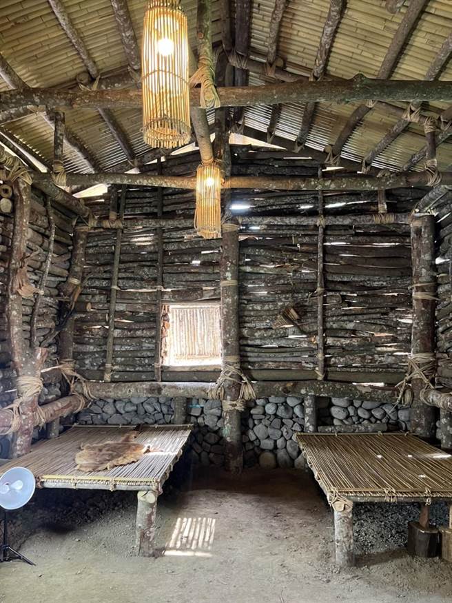 泰雅古屋屋内的竹木床。（东势林管处提供）