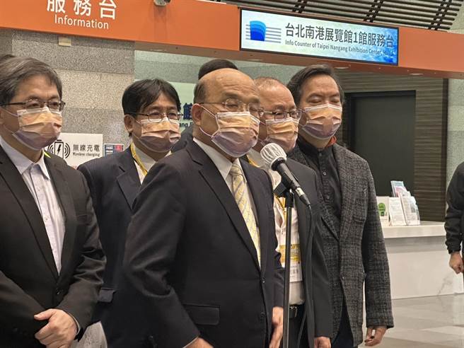 行政院长苏贞昌上午赴第51届建筑师节庆祝大会前受访。（黄婉婷摄）