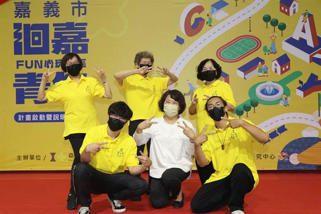 嘉義市長黃敏惠勉勵青銀跨世代合作，深耕社區發展。（嘉義市政府提供／廖素慧嘉市傳真）