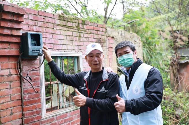 台电新竹区营业处举办电电关怀弱势用电安全活动，并藉由志工环保公益活动，用实际行动回馈地方关爱乡里。（台电新竹区处提供／邱立雅竹县传真）