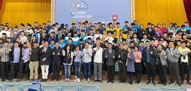 台中市科技教育创意实作竞赛，逾200 人现场参加实作。(台中市政府提供)