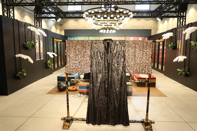 今年策展规画呈现「时尚风貌」，将茶文化融入时装、灯饰、风景及舞台，吸引许多民眾、网红打卡朝圣。（吕妍庭摄）