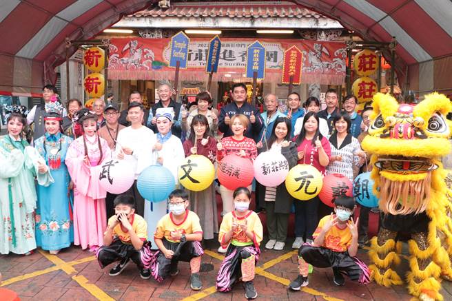 今年邁入第3年的「藝起來新莊串門子活動」，10日在新莊慈祐宮前的廟街展開。(黃敬文翻攝)