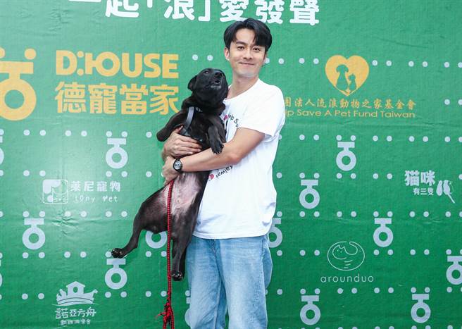 張雁名說毛孩是他和老婆吵架時的潤滑劑。（粘耿豪攝）