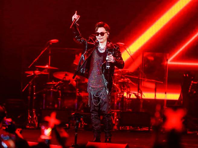 蕭秉治今晚在北流首次舉辦個人大型演唱會。（粘耿豪攝）