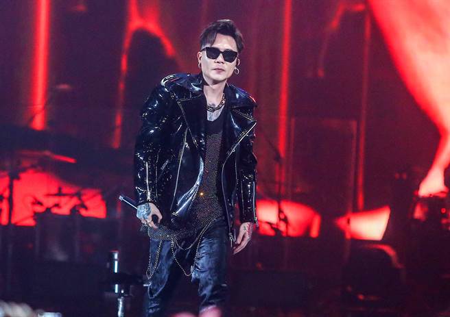 蕭秉治化身特務舉辦「Project X Live Tour 巡迴演唱會」。（粘耿豪攝）