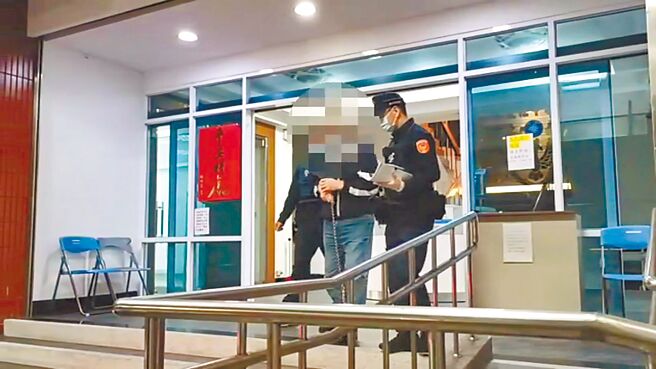 新北市淡水警分局8日逮捕逃亡4年的贪污通缉犯胡银树。（淡水警分局提供／黄敬文新北传真）