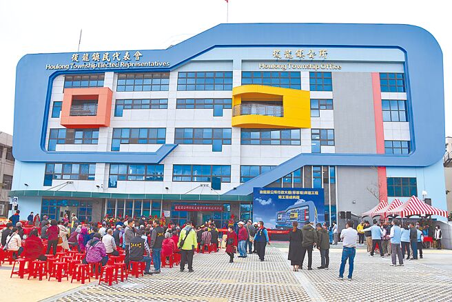 后龙镇公所新建大楼及停车场9日落成启用。（谢明俊摄）