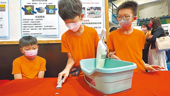 台東縣三和國小學生發明「貓砂吸塵器」，貓奴可輕鬆清理貓砂，乾淨的貓砂也能再次利用。（蔡旻妤攝）
