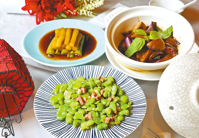 點水樓冬季菜色特別推薦寧式㸆芥菜、火腿鮮豆瓣、素燒茄子波特菇。（陳俊吉攝）