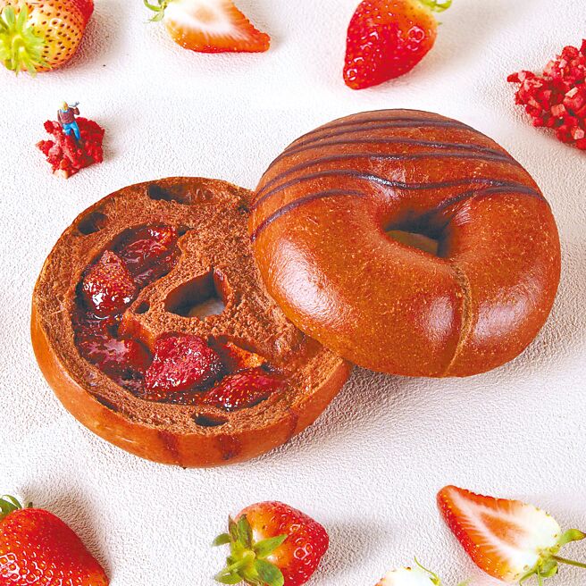 好丘「草莓巧克力」以濃郁草莓果粒搭配苦甜巧克力凸顯質感。（好丘提供）