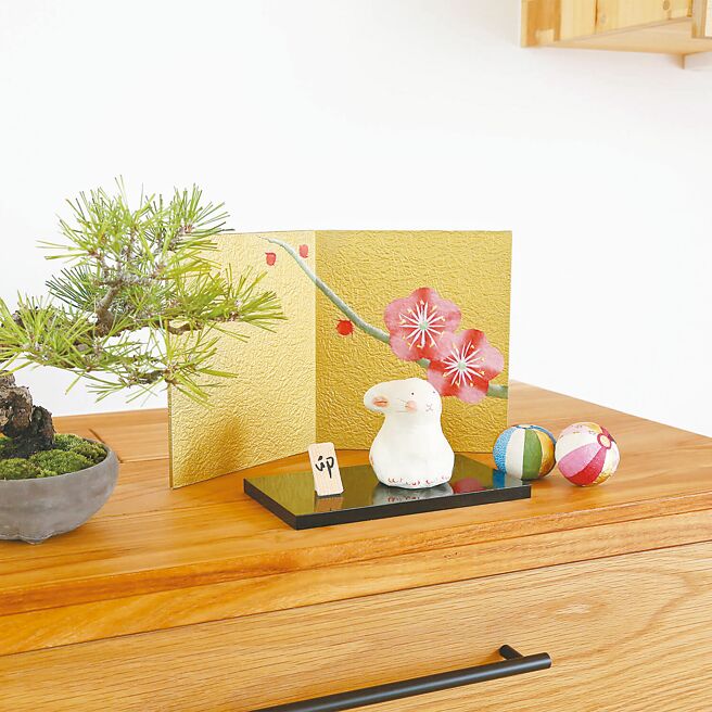 和紙製作的正月擺飾保有傳統模樣，可愛又大方。（株式會社大直提供）