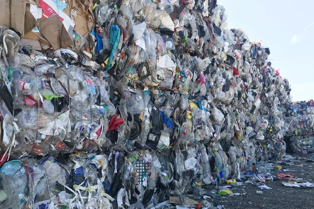 塑胶垃圾佔了日常垃圾的8成，但回收率很低。图/shutterstock(photo:ChinaTimes)