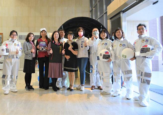 文化局萧静萍主秘、邱爱珊议员、陈清龙议员特助及陈本添议员特助皆到场共襄盛举。(台中市政府提供)