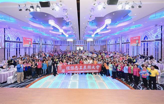 高市府环保局10日举办「2022荣耀环保志工表扬大会」，感谢环保志工整年无私奉献，超过550位志工一同共襄盛举。（高市府环保局提供／洪浩轩高雄传真）