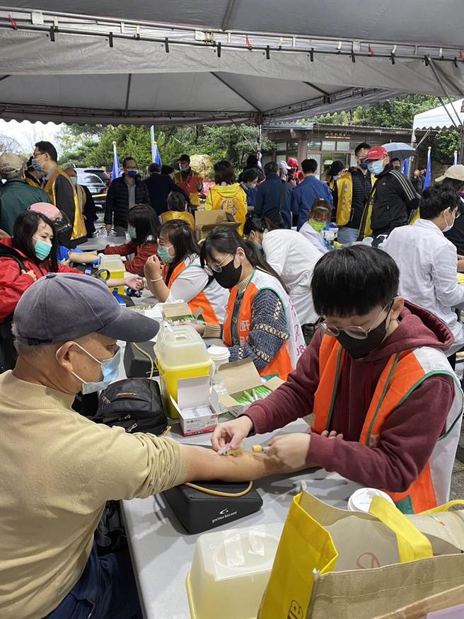 肝基会表示，今天参加保肝抽血民眾共836位，腹部超音波155位。（肝基会提供）