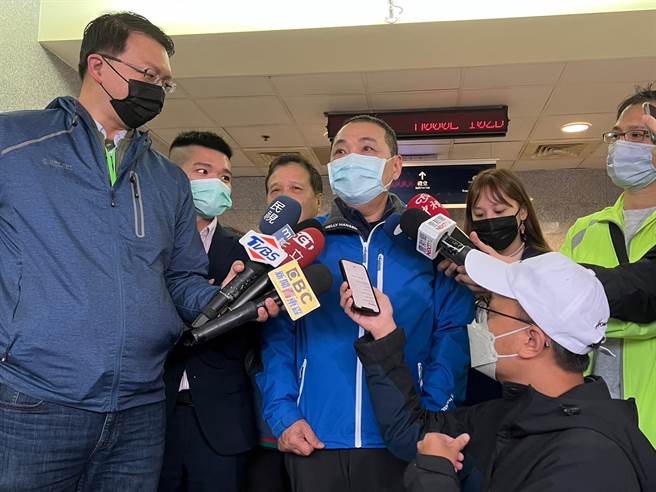 侯友宜表示松机迁建涉及中央与地方，大家要好好谈一谈。（王扬杰摄）