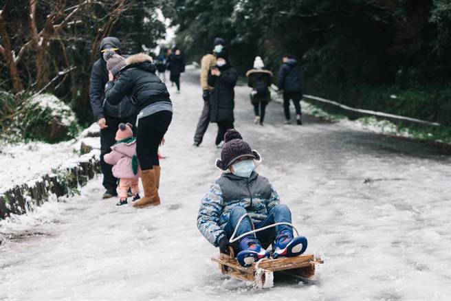 「台湾颱风论坛」指出，强烈冷空气周六下半天报到，前半段会有一点水气，条件配合的话北部1500公尺以上的山区可能下雪。(资料照)