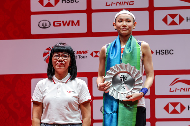 戴资颖（右）获得2022世界羽联年终赛女单亚军。（Badminton Photo提供）