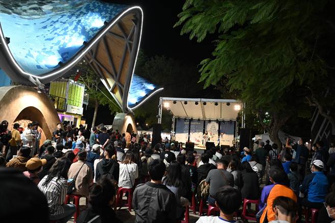 台东县在TTstyle原创馆波浪屋草地广场举办原式耶诞趴。（台东县政府提供／蔡旻妤台东传真）