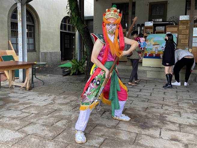 普遍大眾都误解阵头文化8＋9是不好的，但其为宗教文化传承重要的一环。（图为官将首）（吴佩蓉摄）