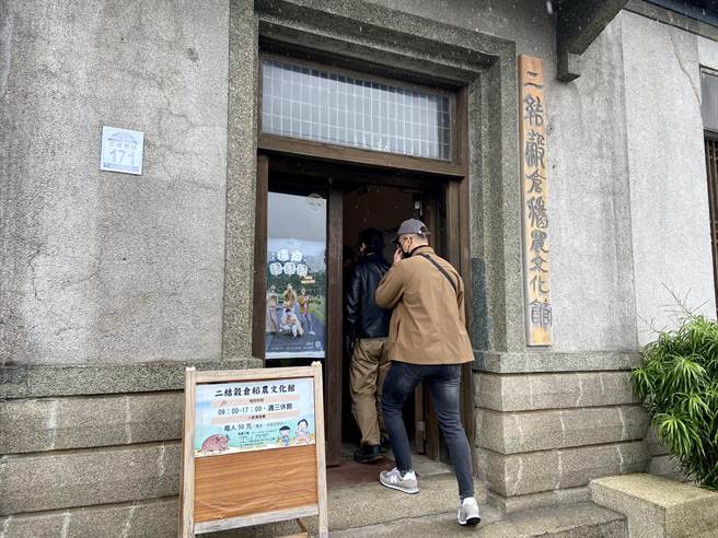 二结文化基金会特别在「二结谷仓稻农文化馆」规画「信仰2.0特展」。（吴佩蓉摄）