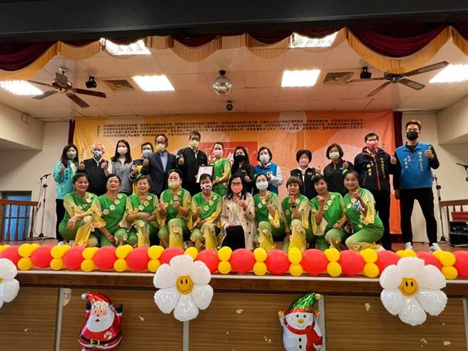 竹南镇公所11日举办关怀弱势家庭寒冬送暖岁末感恩活动。（竹南镇公所提供／李京升苗栗传真）