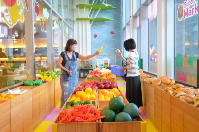 超可愛的模擬超市讓大小朋友都忍不住玩了起來。（圖/ 行遍天下）